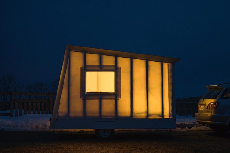 Este multiuso é uma estação de rádio móvel que viaja por todo o Japão para coletar sons da natureza