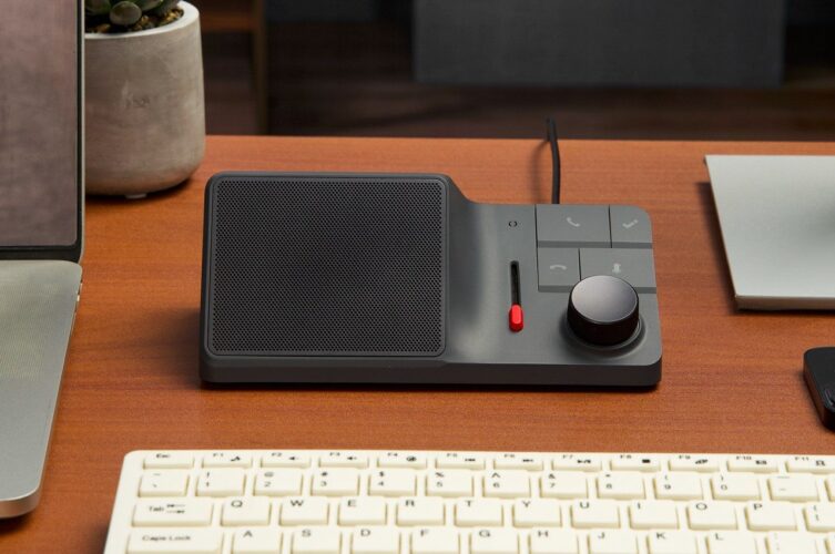 O dock de áudio com tecnologia ChatGPT pode gravar, transcrever e resumir suas chamadas, economizando horas de trabalho