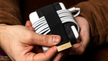 Domine os cabos de carregamento do seu MacBook com este envoltório engenhoso e bonito