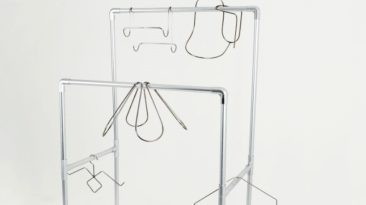 Estes cabides peculiares que adicionam um toque de diversão e função ao seu guarda-roupa
