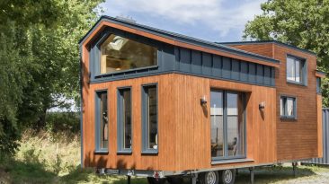 Gaia Tiny House é mais larga e mais longa do que as típicas casas minúsculas, com um interior espaçoso