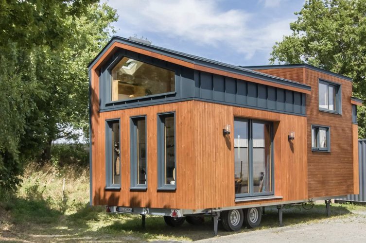 Gaia Tiny House é mais larga e mais longa do que as típicas casas minúsculas, com um interior espaçoso