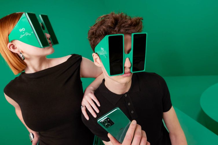 HMD complementa seu smartphone com óculos de sol em formato de telefone, mochila e cinto para celular