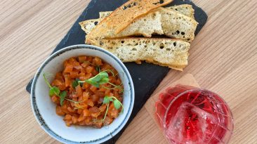 Rooftop do Wine & Books Hotels Porto a ferver