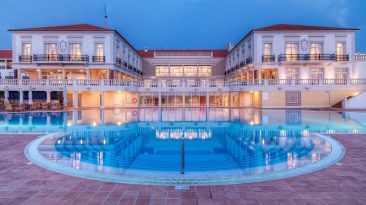 Marriott Praia D’El Rey celebra agosto com noites de fado, sunsets e bem-estar à beira-mar